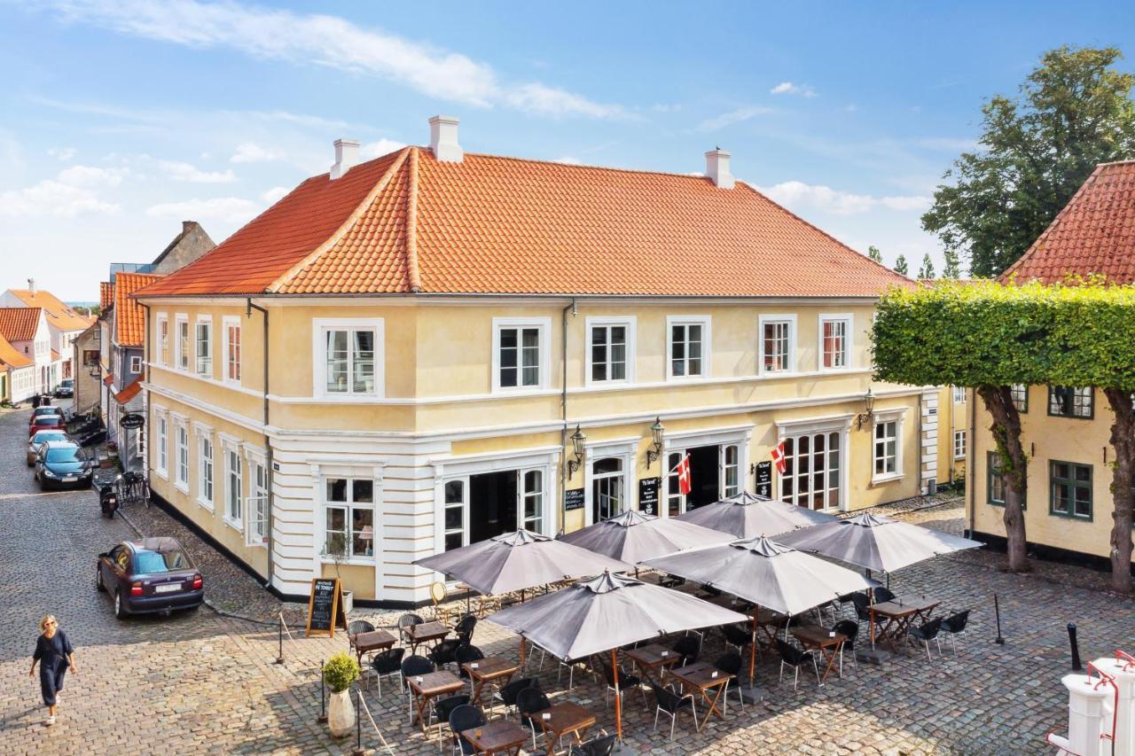 Hotel Pa Torvet Ærøskøbing Buitenkant foto