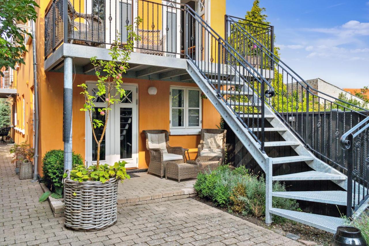 Hotel Pa Torvet Ærøskøbing Buitenkant foto