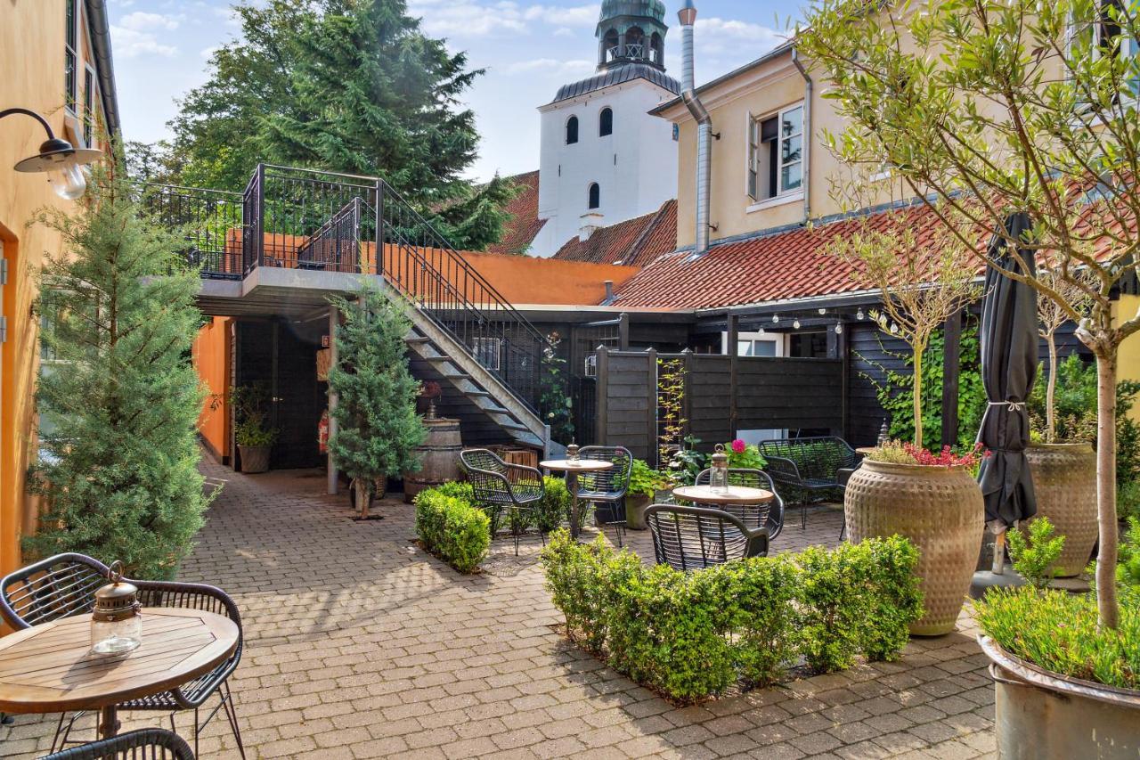Hotel Pa Torvet Ærøskøbing Buitenkant foto