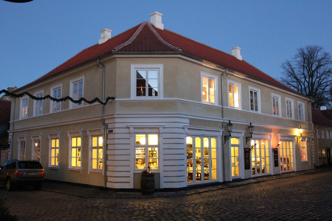 Hotel Pa Torvet Ærøskøbing Buitenkant foto